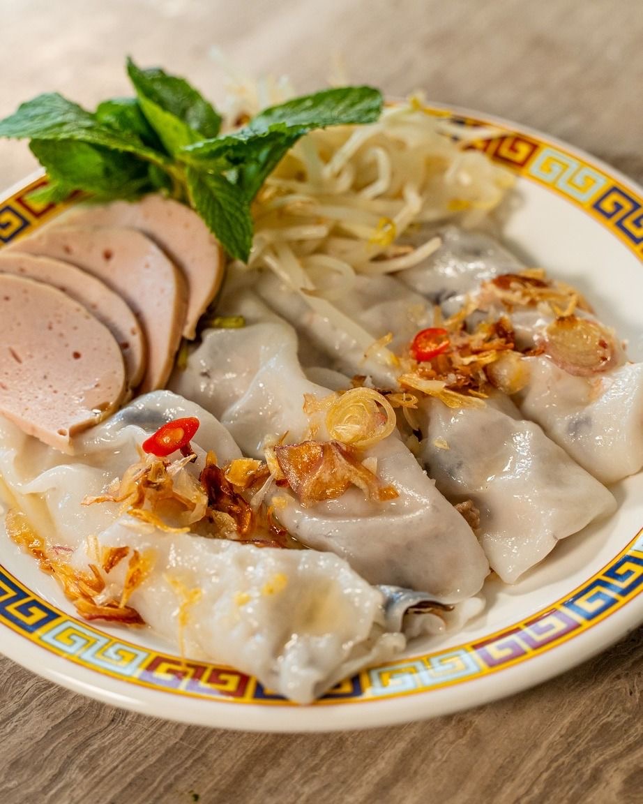 Hot Steamed Rice Rolls